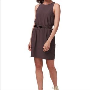 NWT Patagonia Fleetwith Belted Dress Size Medium in Basalt Brown.